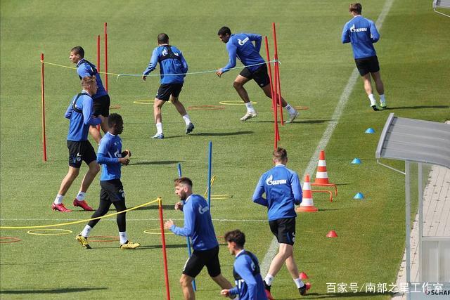 意大利杯-米利克帽子戏法 尤文图斯4-0弗罗西诺内